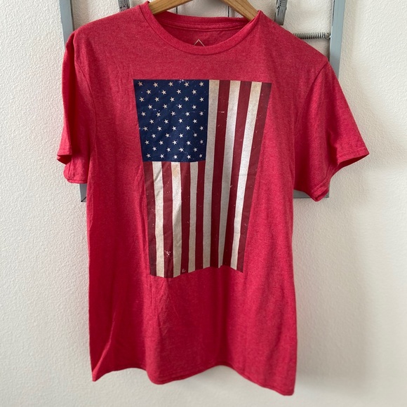 Other - NWOT Men’s American Flag T-Shirt size Medium